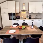 Plesa Apartment *
