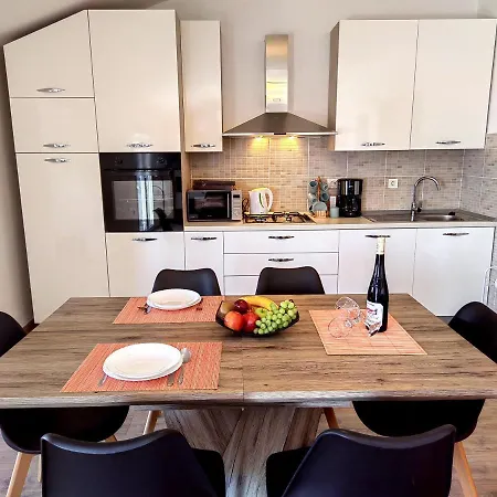 Plesa Apartment *