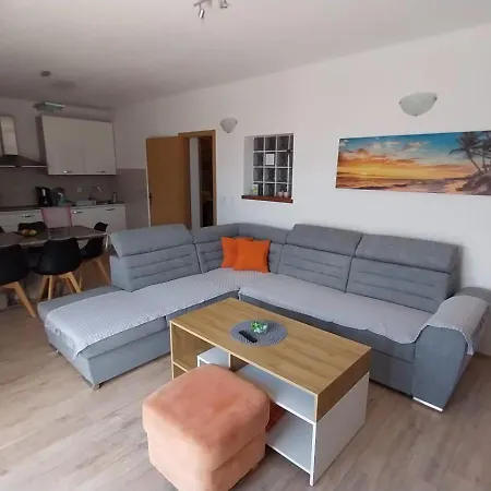 Apartament Plesa *